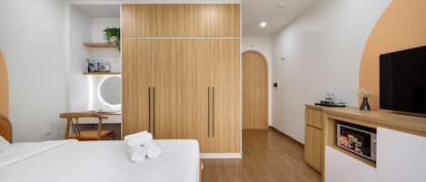 Superior kamer, 1 kingsize bed | Een minibar, een kluis op de kamer, een bureau, een laptopwerkplek