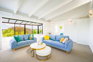 Smart TV - Enjoy Your Private SPA with Stunning Tranquil View (Auckland)