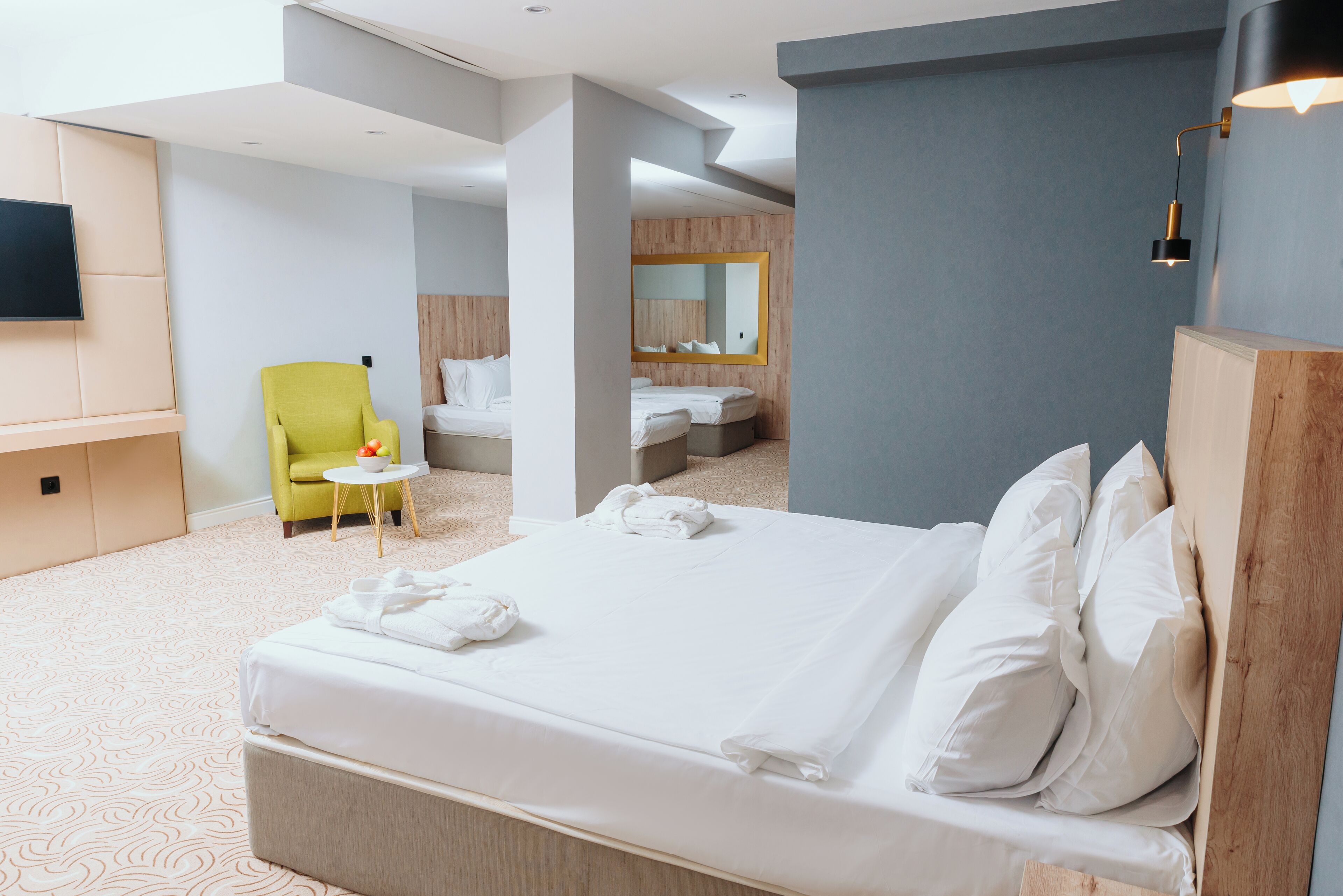 Kamar Quadruple Deluks | Seprai katun Mesir, seprai premium, selimut bulu angsa, dan minibar