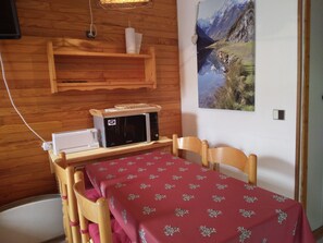 Dining - Functional Studio 4 pax - Near slopes and shops - Pets allowed - Parking included (Plagne Bellecôte)