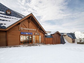 Exterior - Val Thorens: Modern 4 ppl apartment with parking and piste view (Val Thorens)