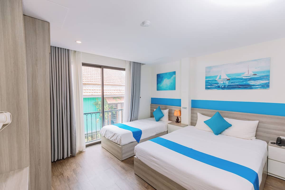 Deluxe Double or Twin Room, Balcony | Premium bedding, minibar, laptop workspace, soundproofing