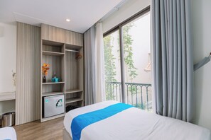 Deluxe Double or Twin Room, Balcony | Premium bedding, minibar, laptop workspace, soundproofing - To Vo Hostel Nguyen Cong Tru (Hue)