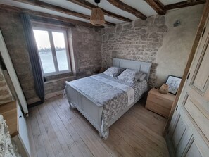 2 bedrooms, in-room safe, free WiFi, bed sheets