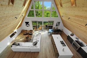 Fernseher, Kamin, Arbeitsbereiche