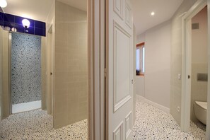 Junior Room | Bathroom