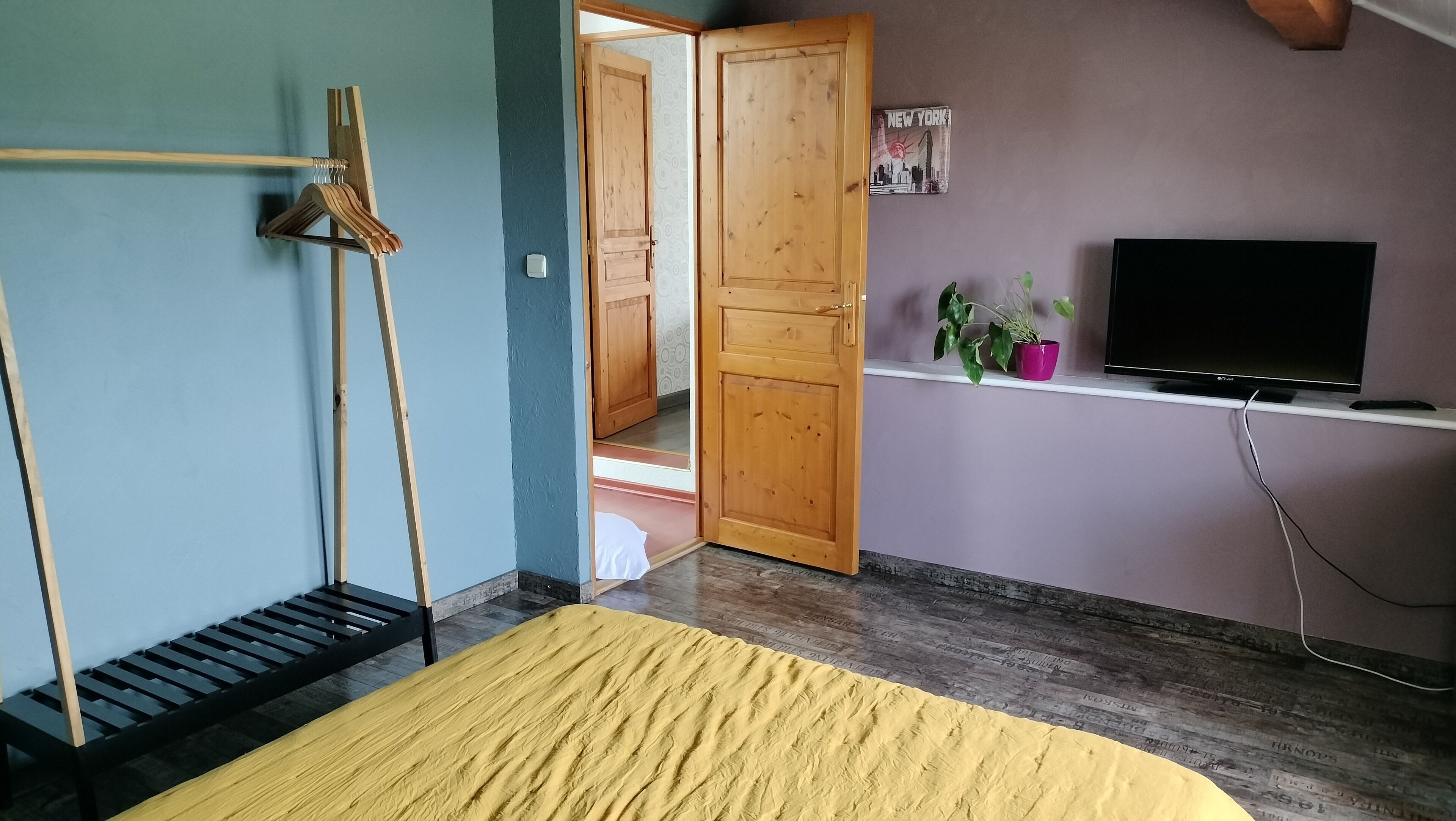 3 slaapkamers, een strijkplank/strijkijzer, wifi, beddengoed