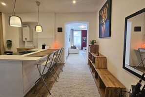 Interior - Red-Orange Palm - 200m2, central (Wien)