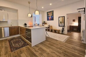 Interior - Red-Orange Palm - 200m2, central (Wien)