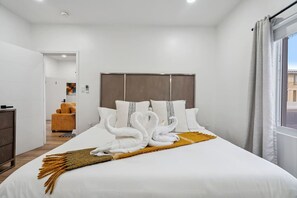 1 chambre, fer et planche à repasser, lit parapluie, draps fournis