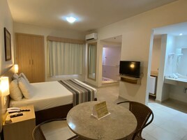 1 bedroom, premium bedding, minibar, free WiFi