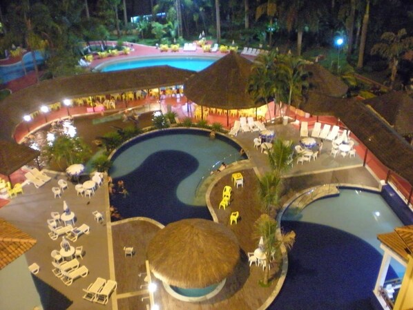 5 outdoor pools