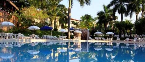 5 outdoor pools