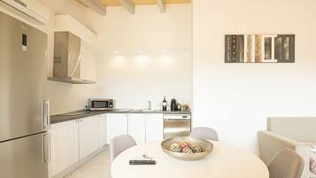 冷蔵庫、電子レンジ、オーブン、食器洗い機