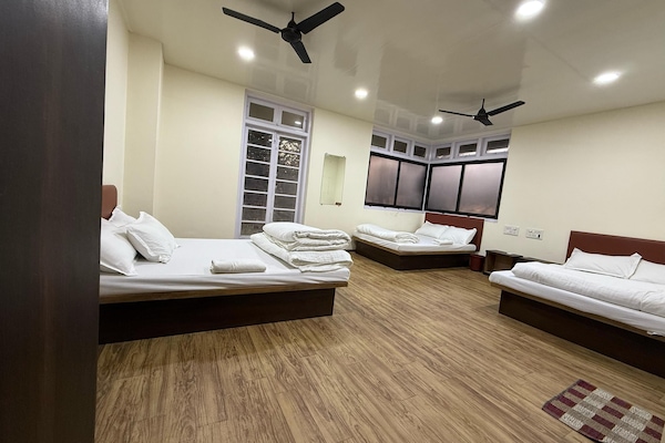 Bureau, espace de travail pour ordinateur portable