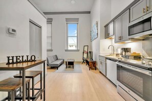 Refrigerador, microondas, horno, placa de cocina