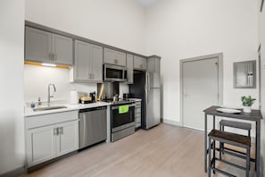 Refrigerador, microondas, horno, placa de cocina