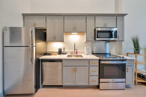 Cozy Apt w/ Free Parking | Near Norton Hospital