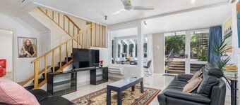 Architectural Comfy 2B&2B suite with garden view close to lake & Shopping Centre