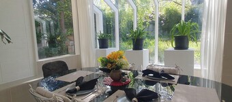 Architectural Comfy 2B&2B suite with garden view close to lake & Shopping Centre