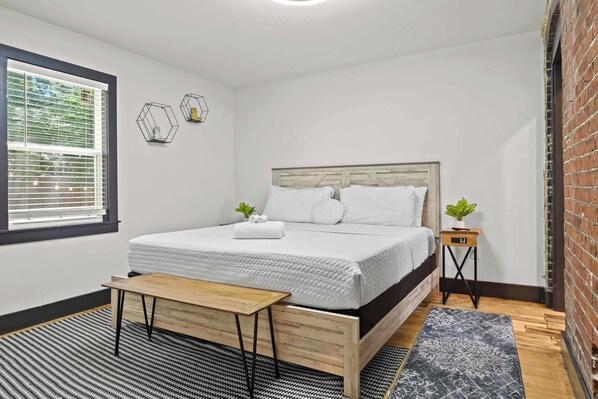 4 bedrooms, iron/ironing board, WiFi, bed sheets