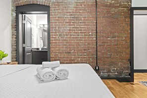 4 chambres, fer et planche à repasser, Wi-Fi, draps fournis