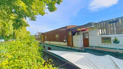 LOGEMENT SUR L'EAU PROCHE PARIS avec SPA