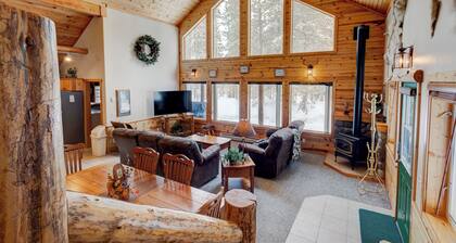 Yellowstone Wolf Lodge+HOTUB+WIFI+AC+22 min to YNP