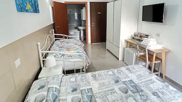 Classic Triple Room | In-room safe, desk, laptop workspace, blackout curtains