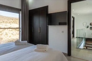 3 chambres, bureau, Wi-Fi, literie fournie