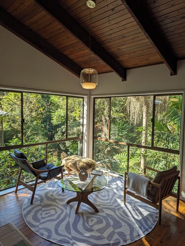 Spacious Scandi-inspired luxury home amongst the trees - Mount Glorious summit!