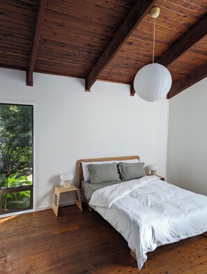 3 bedrooms, WiFi, bed sheets - Spacious Scandi-inspired luxury home amongst the trees - Mount Glorious summit! (Mount Glorious)