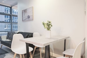 Dining - Elevated style 1BR in the heart of Mel with study (Melbourne)