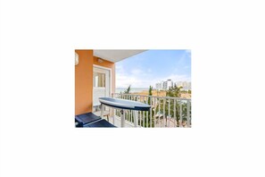 Property grounds - Condo by the Bay @ the Makai (Ocean City)