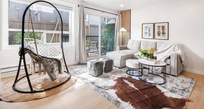 Brand New 2BR Queen Anne Condo, Designer's Taste