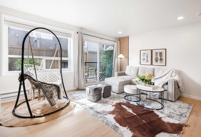 Brand New 2BR Queen Anne Condo, Designer's Taste