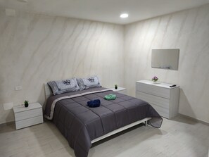 1 bedroom, bed sheets - No. 13 (Foggia)