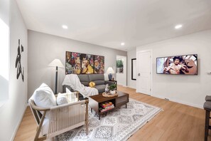 TV, offices - Bruce Lee 1BR Condo, Brand New in Queen Anne (Seattle)