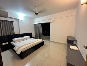 3 bedrooms, iron/ironing board, WiFi, bed sheets