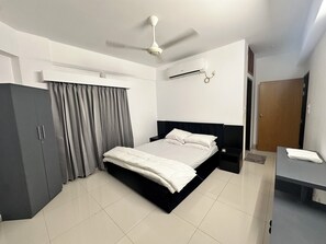 3 chambres, fer et planche à repasser, Wi-Fi, literie fournie