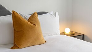 3 室のベッドルーム、WiFi (無料)、ベッドシーツ
