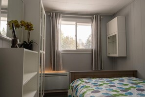 4 bedrooms, WiFi, bed sheets