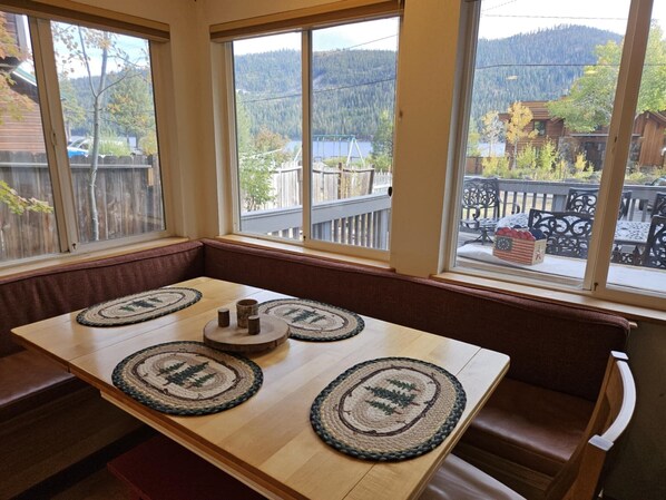 Dining - Donner Lake 3 bedroom, 3 bath Sleeps 6 adults Direct Lake Access DLR#020 (Truckee)