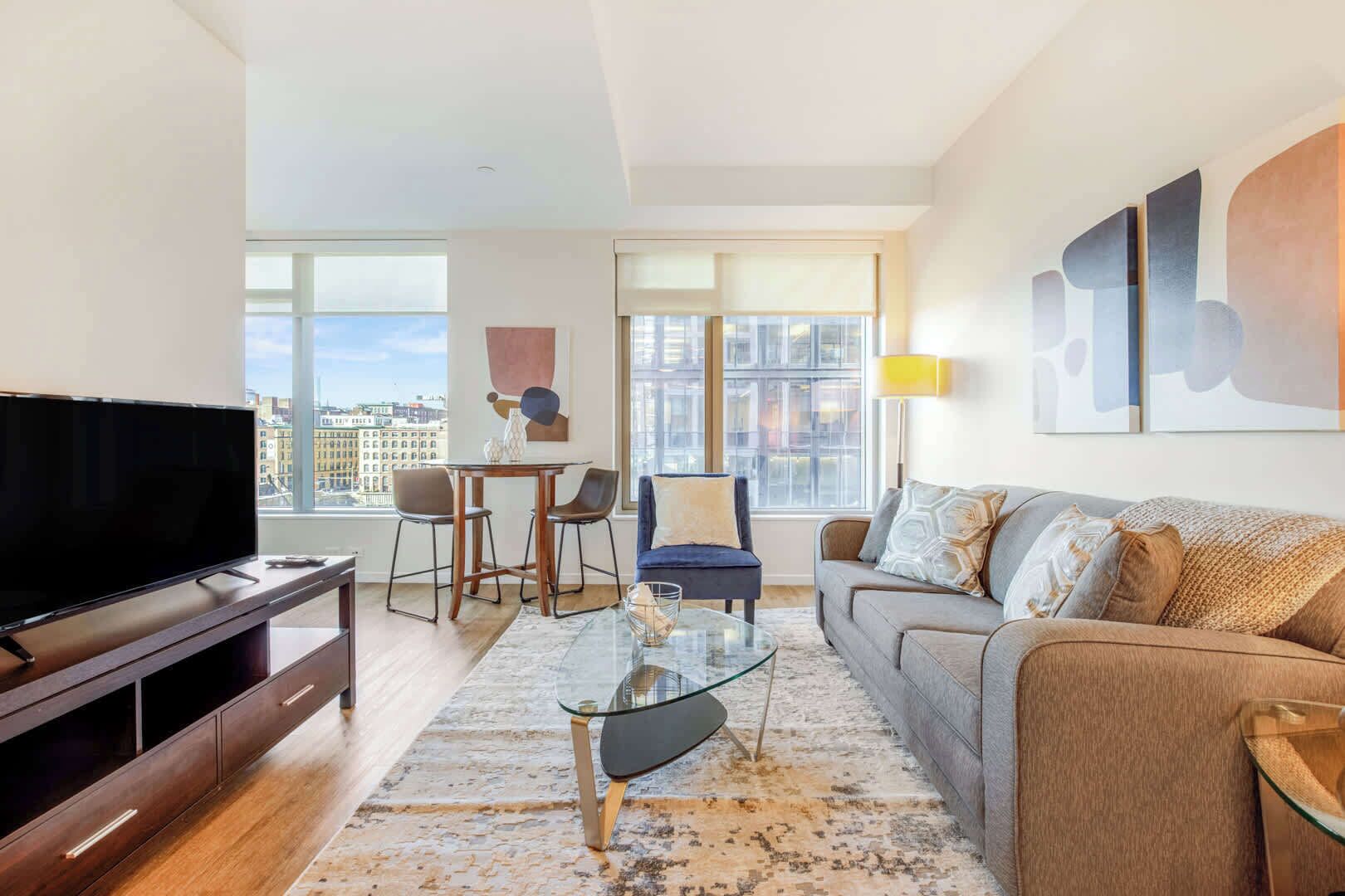Spacious Apt Full Kitchen In Seaport - Somerville, MA