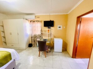 Luxury Studio Suite, Patio | 1 bedroom, individually decorated, individually furnished, desk