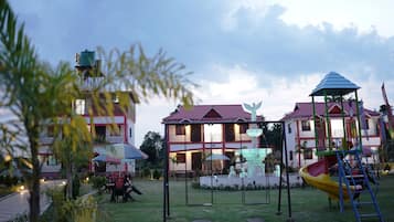 Children’s play area – outdoor