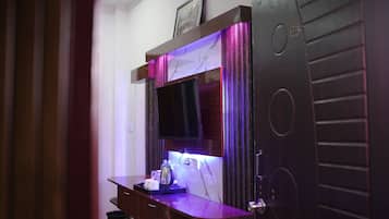 Deluxe Double Room | Blackout curtains, free WiFi, bed sheets