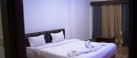 Deluxe Double Room | 1 bedroom, blackout drapes, free WiFi, bed sheets