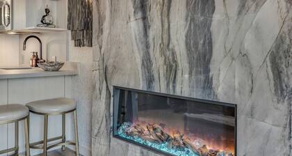 Snowcap Suite | Luxe Studio in D/T Aspen + A/C