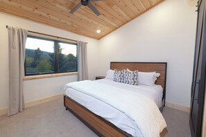 6 habitaciones, tabla de planchar con plancha y cuna de viaje 